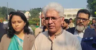 বিদেশ থেকে চিনি আমদানি আপাতত বন্ধ: শিল্প উপদেষ্টা